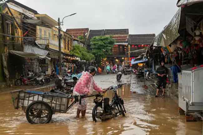 වියට්නාමයේ ගංවතුරින්  41 දෙනෙකුට දිවි අහිමිවෙයි
