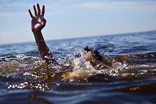 පාසිකුඩා මුහුදේ දියනෑමට ගිය පුද්ගලයෙකු රළ පහරකට හසුවී අතුරුදන්