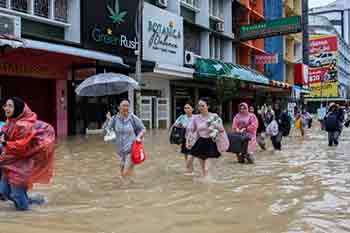 මැලේසියාවේ අයහපත් කාලගුණයෙන් පුද්ගලයින් 11,000කට අධික පිරිසක් පීඩාවට