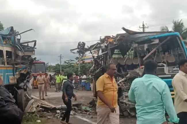 ඉන්දියාවේ බස් රථ අනතුරක්