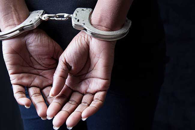 නීති විරෝධීව වත්කම් උපයාගත් කාන්තාවක් අත්අඩංගුවට