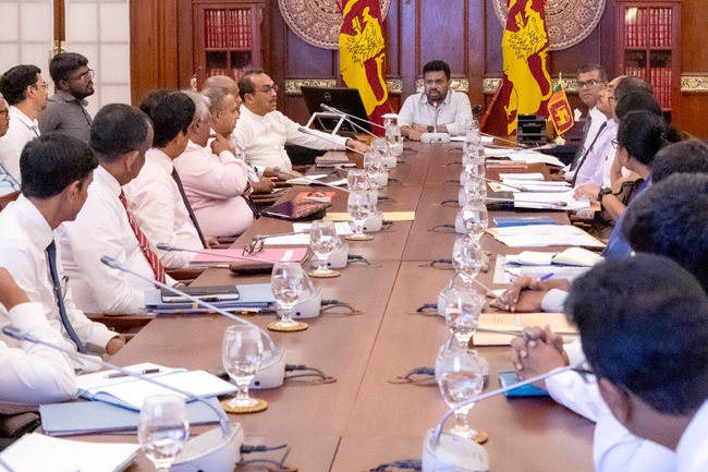 ජනපති සහ මාර්ග සංවර්ධන අධිකාරියේ ඉංජිනේරුවන් අතර සාකච්ඡාවක්