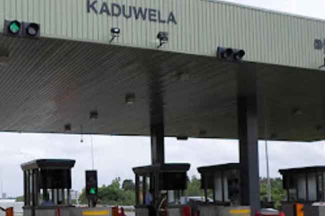 කඩුවෙල අධිවේගී අන්තර් හුවමාරුවේ වාහන ගමනාගමනය සම්පූර්ණයෙන්ම නවතී