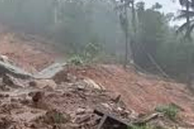 හසලක නාය‍යෑමකින් 05දෙනෙකු මරුට -  තවත් 12දෙනෙකු අතුරුදන්