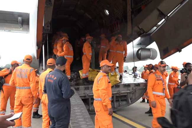 ඉන්දියානු ගලවා ගැනීමේ මෙහෙයුම් කණ්ඩායමක් දිවයිනට