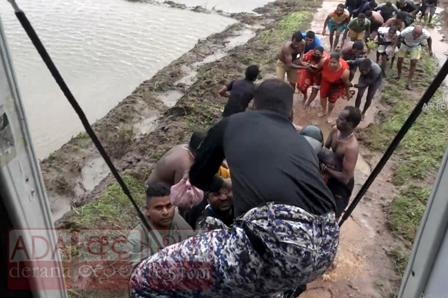 රාජාංගනයේ සිර වී සිටි පුද්ගලයින් 33ක් ගුවන් හමුදාවෙන් බේරා ගනී