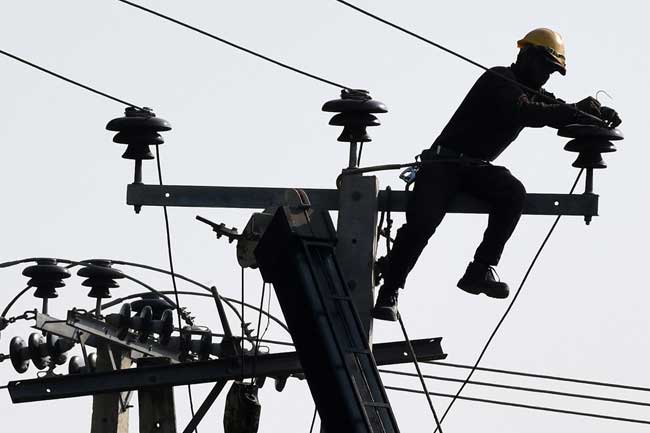 ගම්පොළ ප්‍රදේශ කිහිපයක විදුලි සැපයුම යථා තත්ත්වයට