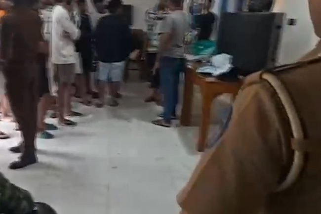 ෆේස්බුක් සාදයක් වටලයි