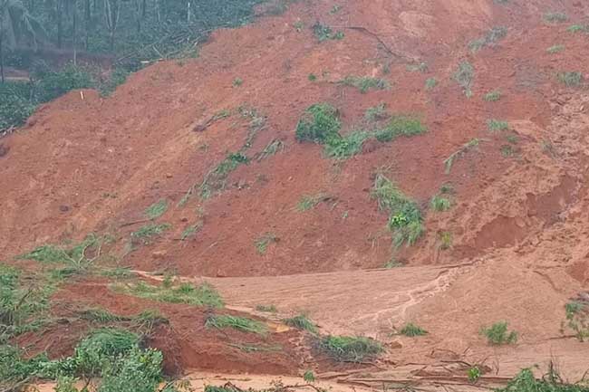 දිස්ත්‍රික් 11ක ප්‍රාදේශීය ලේකම් කොට්ඨාස 92ක් සඳහා තවදුරටත් නායයෑම් අනතුරු ඇඟවීම්