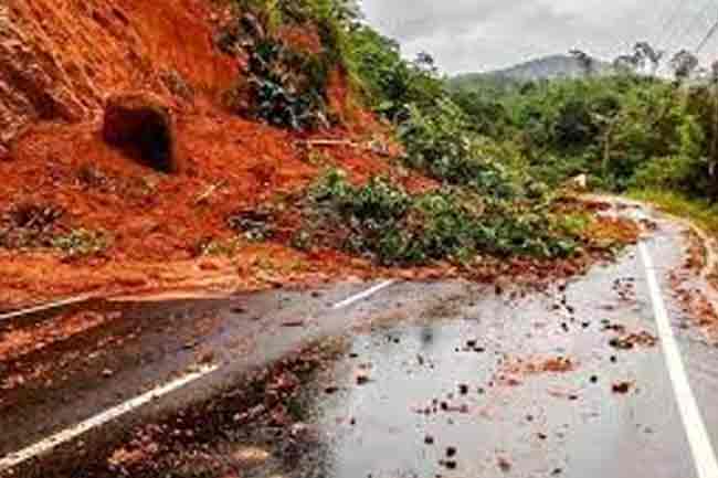 මාවනැල්ල කෝවිල් කන්ද ප්‍රදේශයේ නායයෑමකින් සිව්දෙනෙකු අතුරුදන්