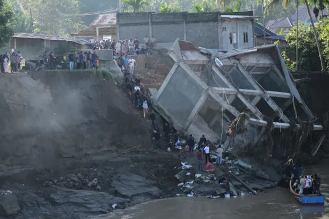 අයහපත් කාලගුණයෙන් ඉන්දුනීසියාවේ මරණ 303ක් - 100කට වැඩි පිරිසක් අතුරුදන්