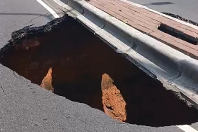 කොළඹ - නුවර පාර  යක්කලින් පැය 15ක් වැසේ