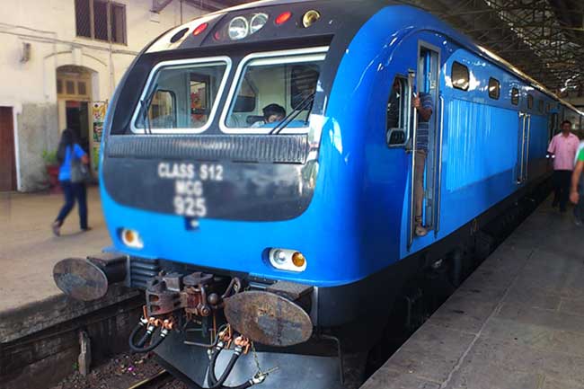 ‍ප්‍රධාන මාර්ගයේ දුම්රිය ධාවනය අඹේපුස්සට