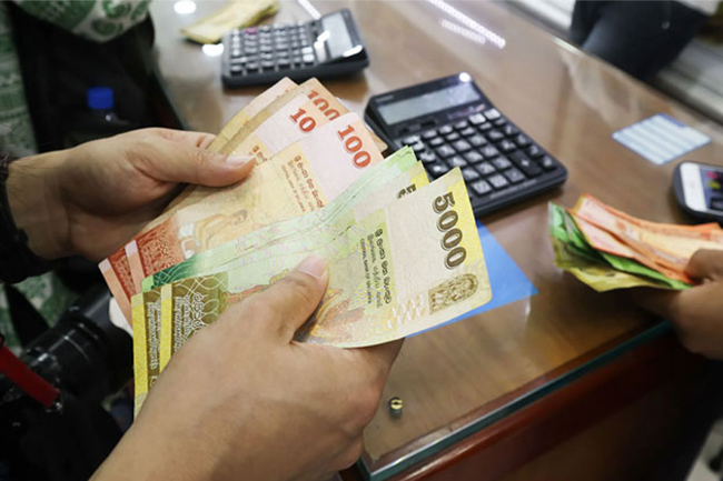 ආපදා වෙනුවෙන් ඌව පළාත් රාජ්‍ය නිලධාරීන් එක්දිනක වැටුප පරිත්‍යාග කරයි