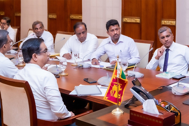 ජනපති සහ නිවාස සංවර්ධන අධිකාරියේ නිලධාරීන් අතර හමුවක්