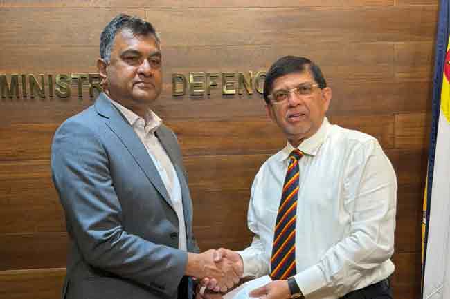 තර්ස්ටන් විද්‍යාලයීය භාරකාර අරමුදල සහ ආදි ශිෂ්‍ය සංගමයේ ඔස්ට්‍රේලියානු ශාඛාවෙන් මිලියන 3.2ක ආධාරයක්