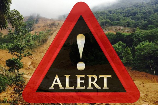 දිස්ත්‍රික්ක 4කට තවදුරටත්  නායයෑම් රතු නිවේදන