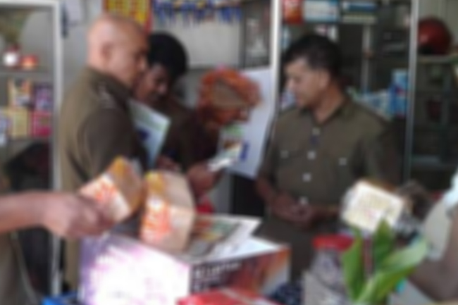 ආපදාවට ලක් වූ ප්‍රදේශවල පරිභෝජනයට  නුසුදුසු ආහාර අලෙවි කරන  වෙළෙඳුන්ට දැඩි දඬුවම් 