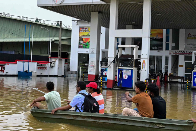 ගංවතුරින් යටවූ ඉන්ධන පිරවුම්හල්  යථා තත්ත්වයට පත් කිරීම කඩිනමින්