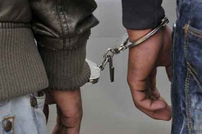 අයිස් මත්ද්‍රව්‍ය සමග සැකකරුවන්  දෙදෙනෙකු කොටුවෙයි