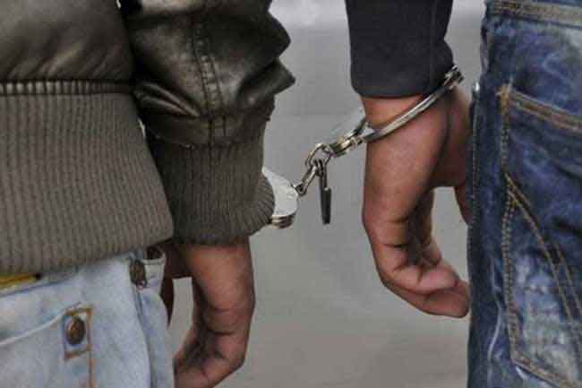 යතුරුපැදි සොරකමක් සම්බන්ධයෙන් සැකකරුවන් දෙදෙනෙකු අත්අඩංගුවට