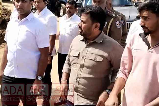 රේන්දපොළ බිහිසුණු නායයෑම බලන්න ගිය ජනපති