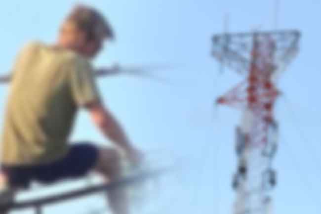 සම්ප්‍රේෂණ කුලුනක තඹ කේබල් කැපූ අයෙකු අත්අඩංගුවට