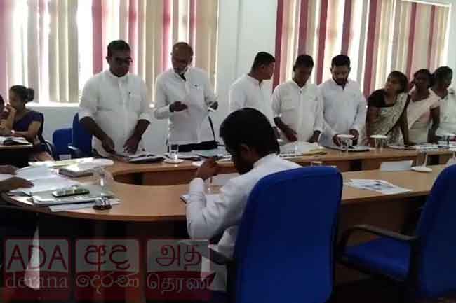 කොලොන්න ප්‍රා. සභාවේ අයවැය මාලිමාව දෙවන වරටත් පරාදයි