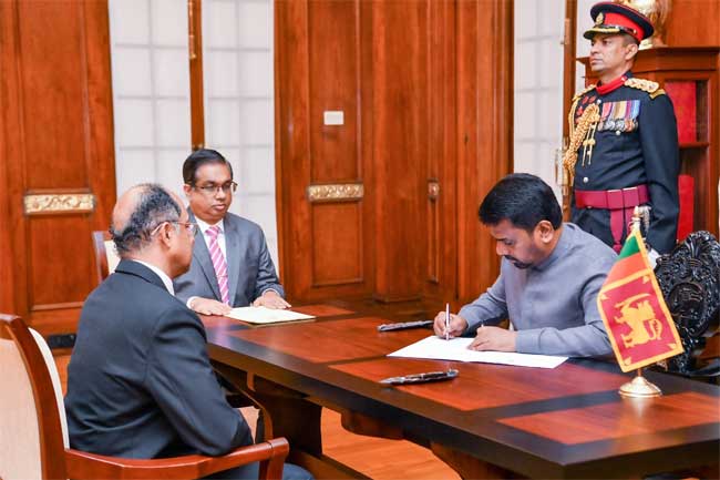 නව ශ්‍රේෂ්ඨාධිකරණ විනිසුරුවරයෙක් දිවුරුම් දෙයි