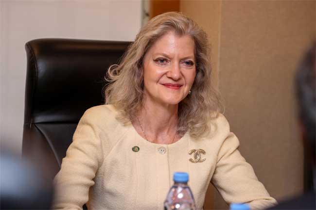 දේශපාලන කටයුතු පිළිබඳ එක්සත් ජනපද උප රාජ්‍ය ලේකම් දිවයිනට