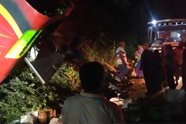 ඉන්දියාවේ බස් රථයක් පෙරළී 9ක් මරුට – 30කට වැඩි පිරිසකට තුවාල