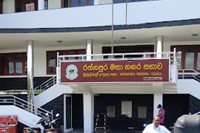 මාලිමාවට බලය හිමි රත්නපුර මහ නගර සභාවේ අයවැයත් පරදී
