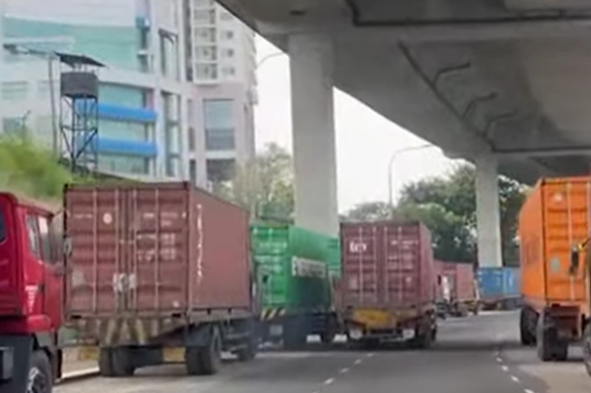 ආපදා නිසා බහාලුම් නිශ්කාෂනයටත් බලපෑම්