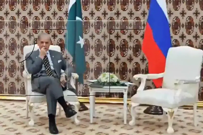 පාකිස්තාන අගමැති  මුහුණදුන් අකරතැබ්බය