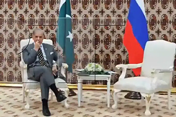 පාකිස්තාන අගමැති  මුහුණදුන් අකරතැබ්බය