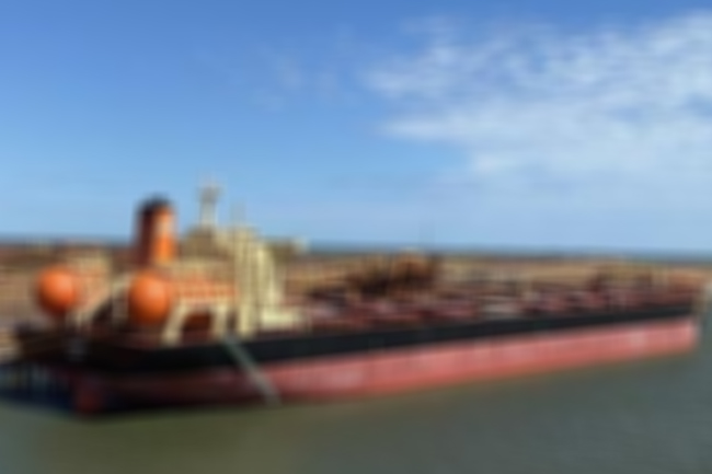 ලාංකිකයින් ඇතුළු 18ක් සමග විදෙස් ඉන්ධන ප්‍රවාහන නෞකාවක් ඉරාන බලධාරීන් භාරයට