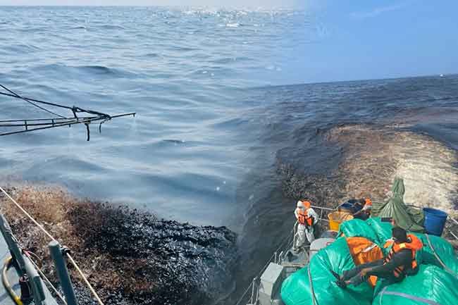 බොරතෙල් ගොඩබෑමේ බෝයාවේ පිපිරීමෙන් වූ ඉන්ධන කාන්දුව පාලනය කෙරේ