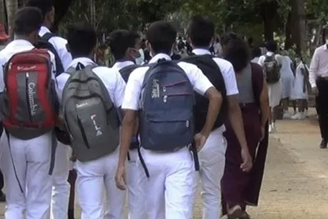 ආපදාවෙන් වැසුණු පාසල් හෙට යළි ඇරඹේ  