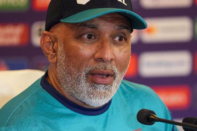 චන්දික හතුරුසිංහ ශ්‍රී ලංකා ක්‍රිකට් ආයතනයට එරෙහිව නඩු පවරයි