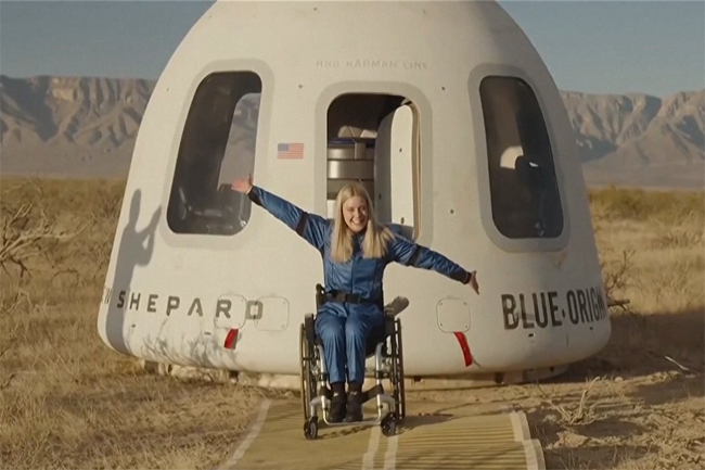 අභ්‍යවකාශය තරණය කළ පළමු රෝද පුටු භාවිතා කරන්නිය