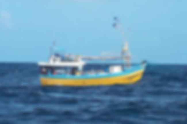 මත්ද්‍රව්‍ය ප්‍රවාහනය කළ බවට සැක ධීවර යාත්‍රාවක් නාවික හමුදා භාරයට