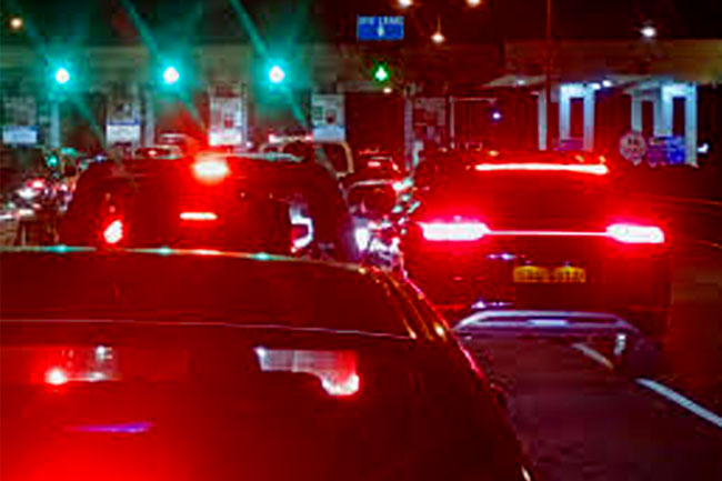 අධිවේගයේ ජා-ඇල සහ කටුනායක පිටවීම් අසල දැඩි රථවාහන තදබදයක්