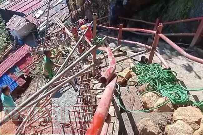 නායගිය මහගිරිදඹේ පඩිපෙළ යුද යමුදා වෙහෙසින් ඉදිවෙන හැටි