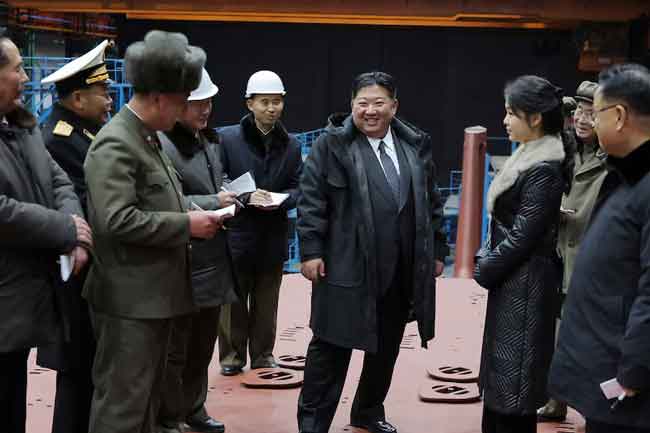 කිම් ජොන් උන් මිසයිල අත්හදා බැලීම් නිරීක්ෂණයක