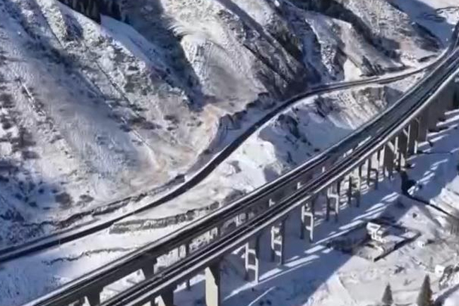 ලෝක වාර්තා බිඳ දමමින් චීනයේ  Urumqi-Yuli අධිවේගී මාර්ගය ජනතා අයිතියට