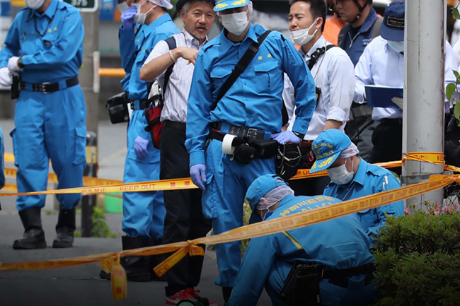 ජපානයේ පිහි ඇණුමකින්  14ක් රෝහලට