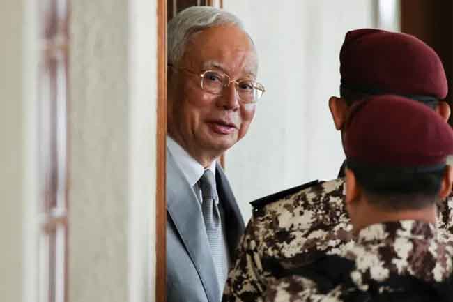 මැලේසියානු හිටපු අගමැති නජීබ්ට තවත් වසර 15ක සිර දඬුවමක්