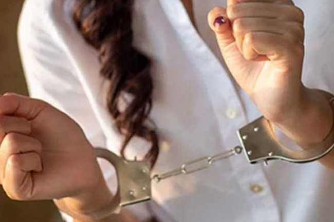 හෙරොයින් සමග කාන්තාවක් අත්අඩංගුවට 