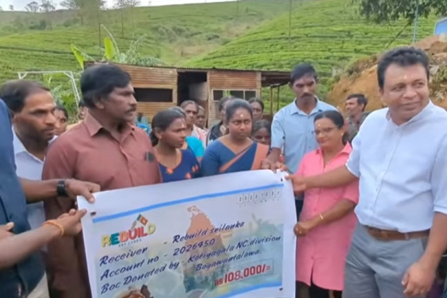 වතුකම්කරුවන් පිරිසකගේ දිනක වැටුප  Rebuilding අරමුදලට