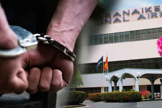 විදෙස් දුම්වැටි තොගයක් සමග ඉන්දීය ජාතිකයින්  දෙදෙනෙක් කටුනායකදී අත්අඩංගුවට